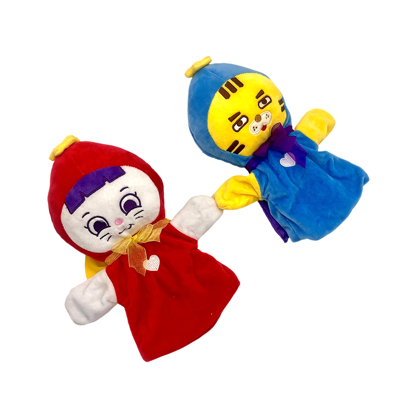 Marionetas interactivas con dedos de gato y tigre